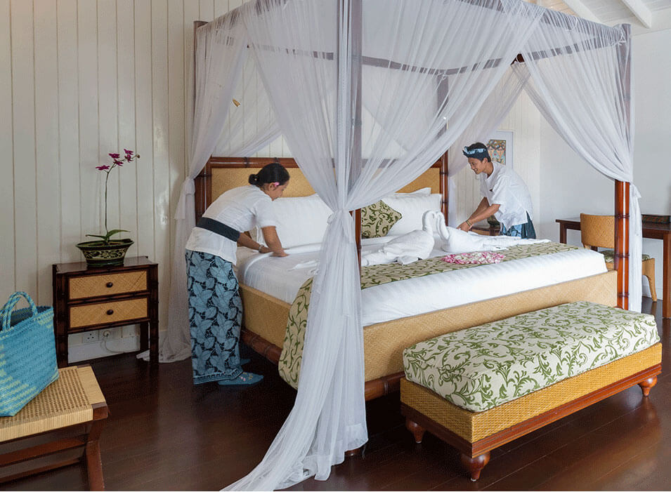 Villa Lulito - Master bed being made